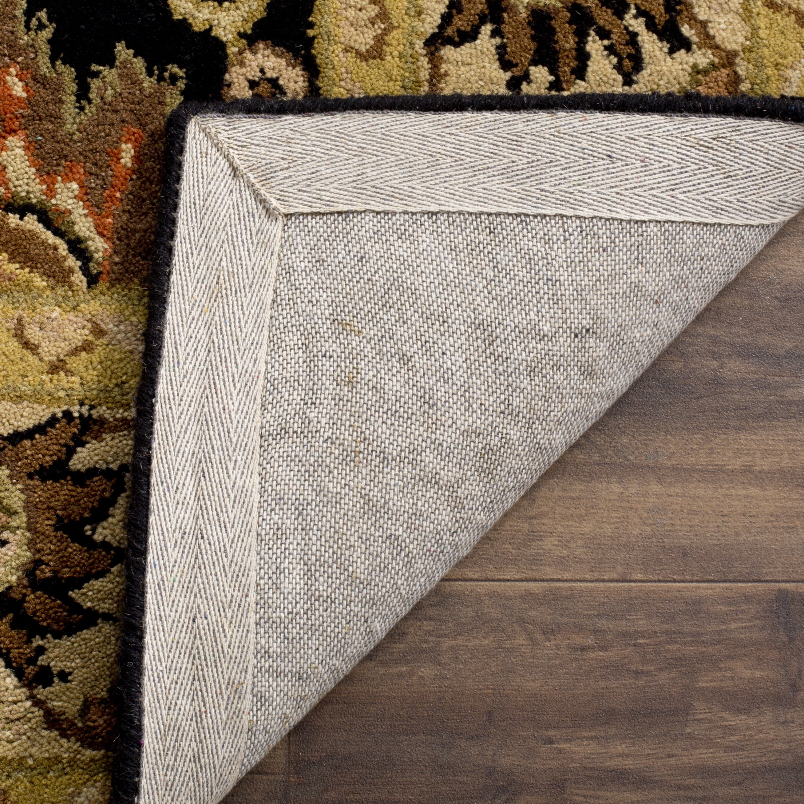 SAFAVIEH Antiquity Beaumont Traditional Wool Area Rug, Black/Ivory, 6' x 6' Round