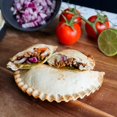 thumbnail image 3 of Sellador de tortillas CrimpIt Small para tortillas de harina de 15 cm sin BPA, 3 of 8
