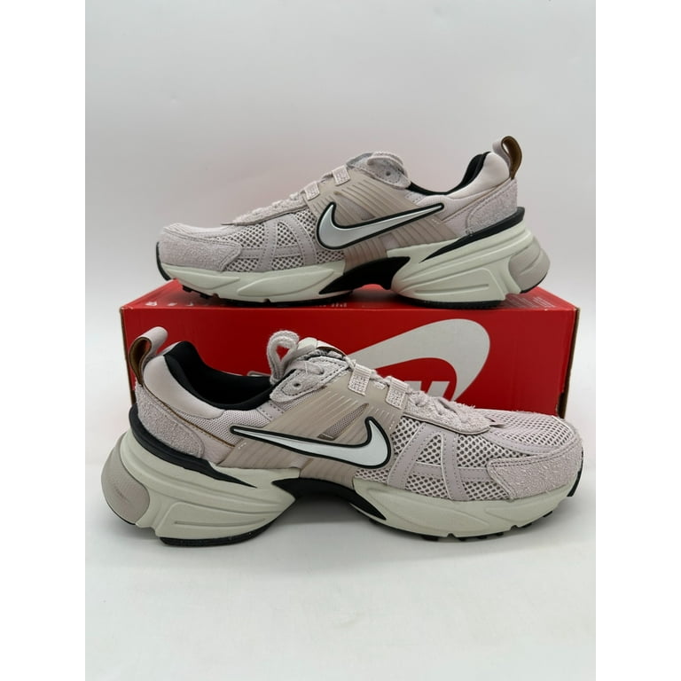 Nike V2K Run Platinum Violet / Chrome FN6703-001 Women's Nike V2K Run Platinum Violet / Chrome FN6703-001 Women's