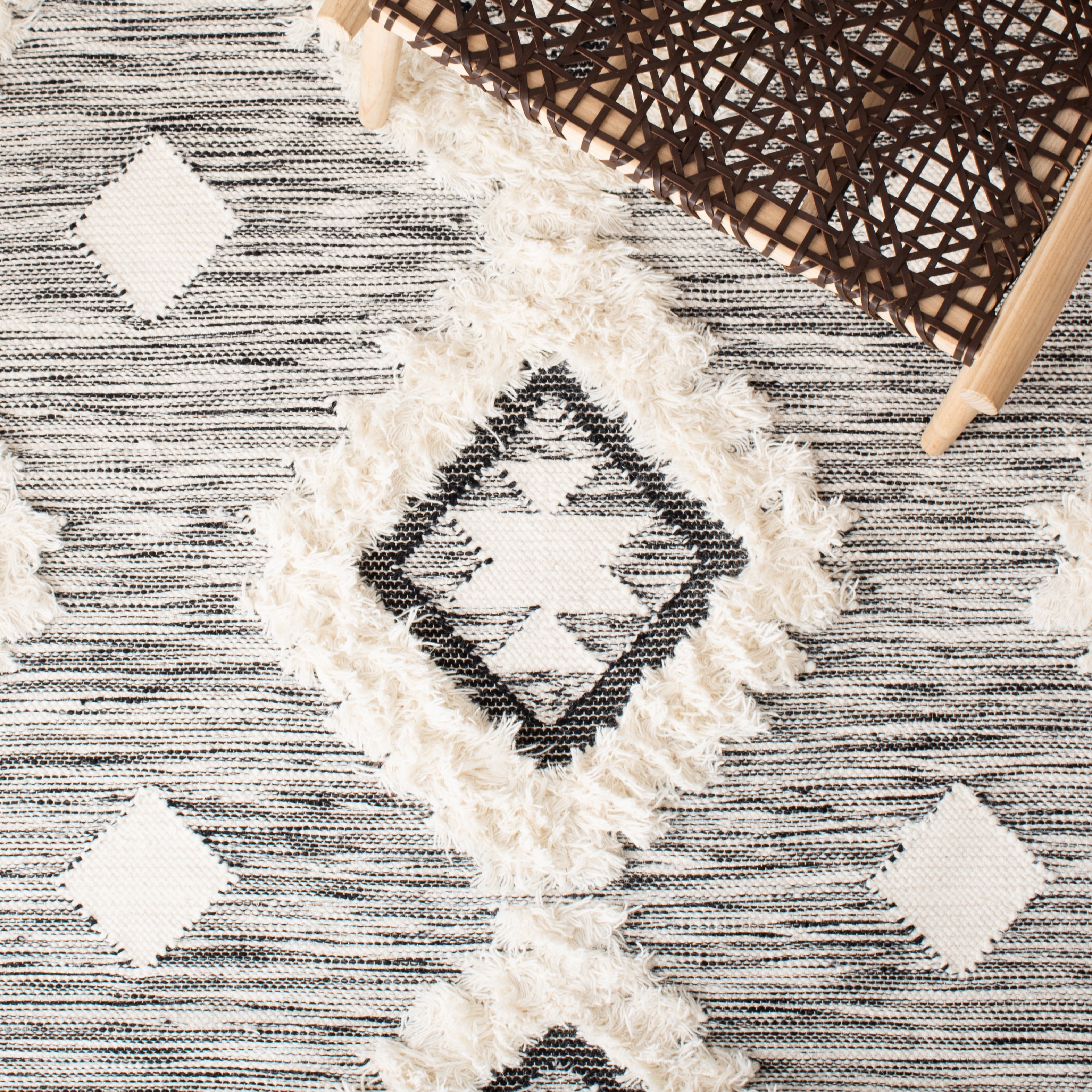 SAFAVIEH Kenya Stojan Southwestern Area Rug, Black/Ivory, 9' x 12'