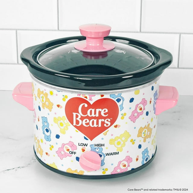 Uncanny Brands Care Bears - Olla de cocción lenta de 2 cuartos - Cocina con tus personajes favoritos de oso, SC2-CBE-CB1