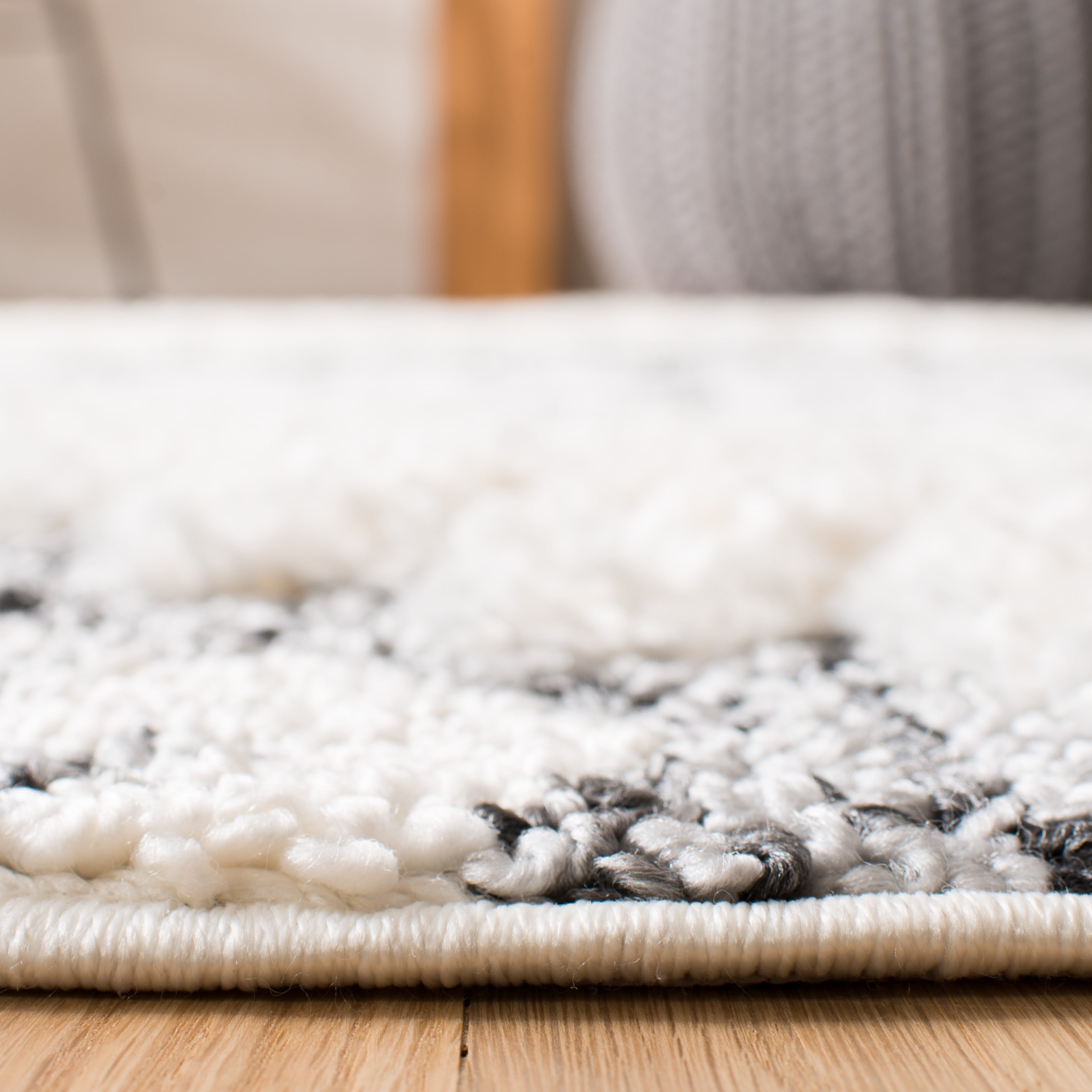 SAFAVIEH Moroccan Tassel Desmond Southwestern Shag Runner Rug, Ivory/Grey, 2'3" x 22'