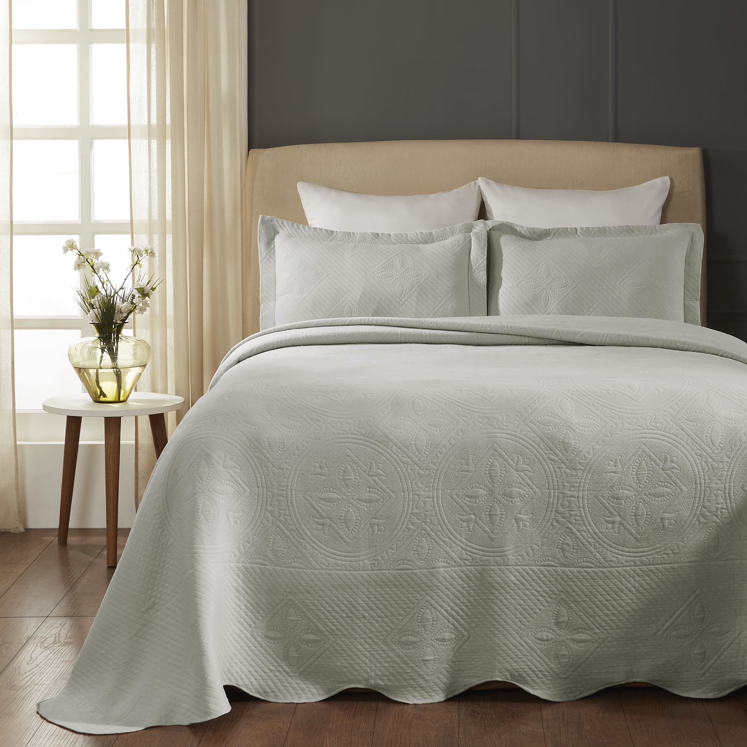 Superior 100Percent Cotton Geometric Fret Scalloped Matelasse Bedspread