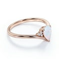 thumbnail image 3 of JeenMata Anillo de Compromiso con Ópalo de Fuego Azul en Forma de Lágrima y Moissanita de 0,80 TCW en Oro Rosa de 18 K sobre Plata, 3 of 6