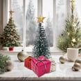 thumbnail image 1 of Set de árbol de Navidad en miniatura | Accesorios decorativos de simulación | Decoraciones de mesa para escenas festivas | Incluye 1 mini árbol y 3 cajas de regalo | Multicolor | 18x12x5,2cm, 1 of 6