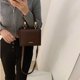 thumbnail image 3 of Mujeres Retro Clásico Pu Pequeño Bolso Cuadrado Correa Ajustable Crossbody Bolsos (Marrón), 3 of 4