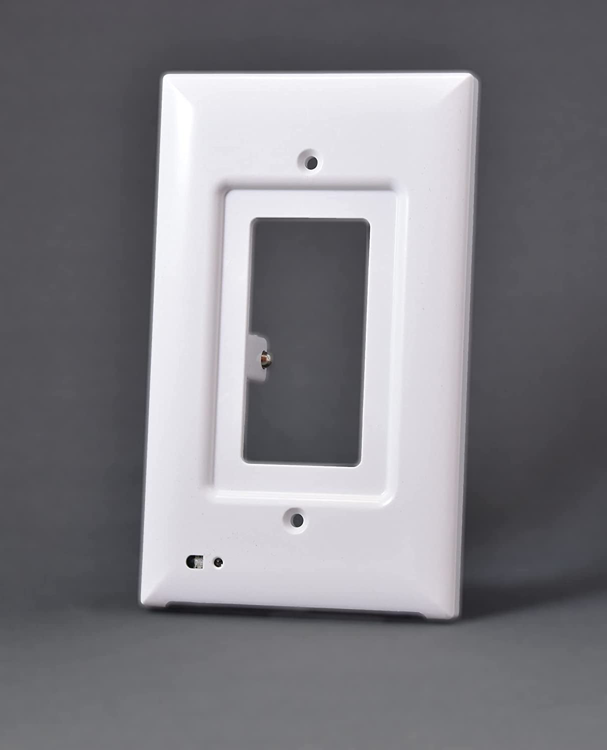 briteOWL Power Failure LED Light Up Outlet Cover, Unaffected by Electrical Outage, Decora White