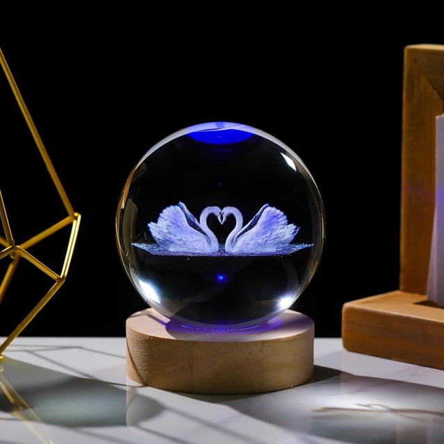 InnotechSC Swan Figuras de Delfines 3D de Regalo en Bola de Cristal de 60 Mm con Esfera de Vidrio Grabada con Láser Decoración Del Hogar con Base de Luz de Madera