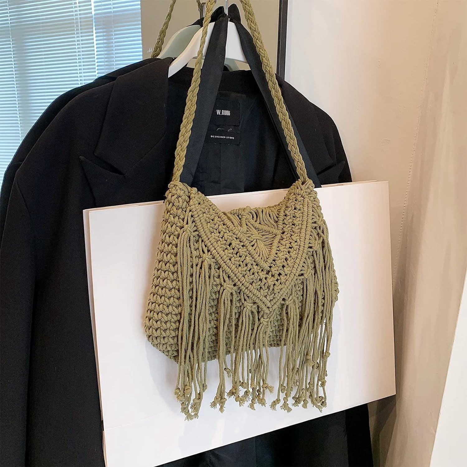 LinYooLi Straw Crossbody Bags for Women, Summer Straw Purses and Handbags with Tassels Shoulder Clutch Bag for Vacation