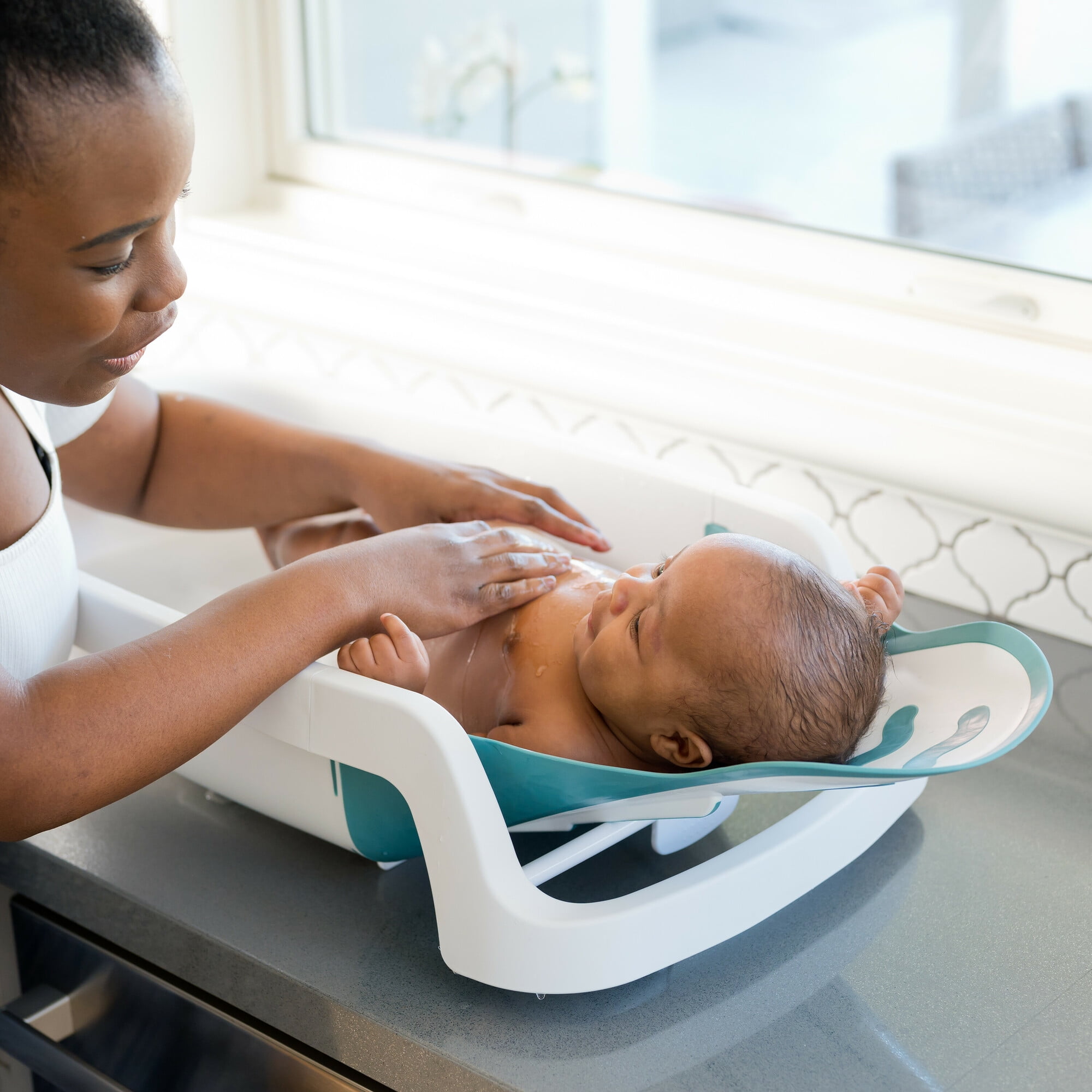 The First Years Sure Comfort 4-in-1 Reclining Bathtub - Adjustable All-in-1 Bathtub for Newborn to Toddler - Ages 0 to 24 Months