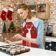 thumbnail image 5 of Delantal Navideño para Mujeres, Padres E Hijos | Babero de Cocina de Poliéster Multicolor | Tamaño Grande (75 X 65 Cm) | Ropa Protectora para Cocinar, Hornear, Barbacoa y Manualidades | Regalo para L, 5 of 6