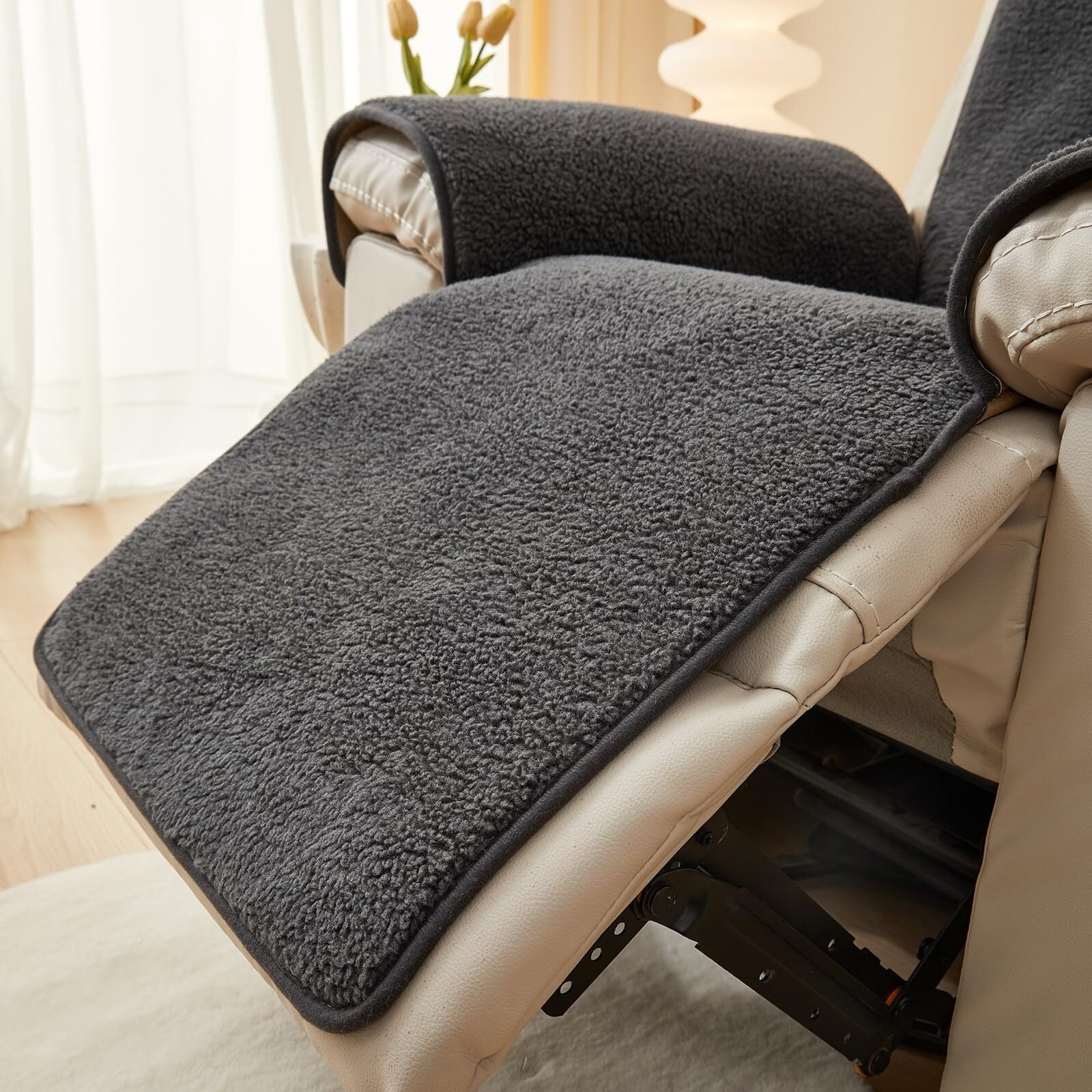 Recliner Chair Covers Fleece Soft Warm Sofa Slipcover Furniture Protector Non-Slip Washable Reclining Chair Cover for Kids, Pets