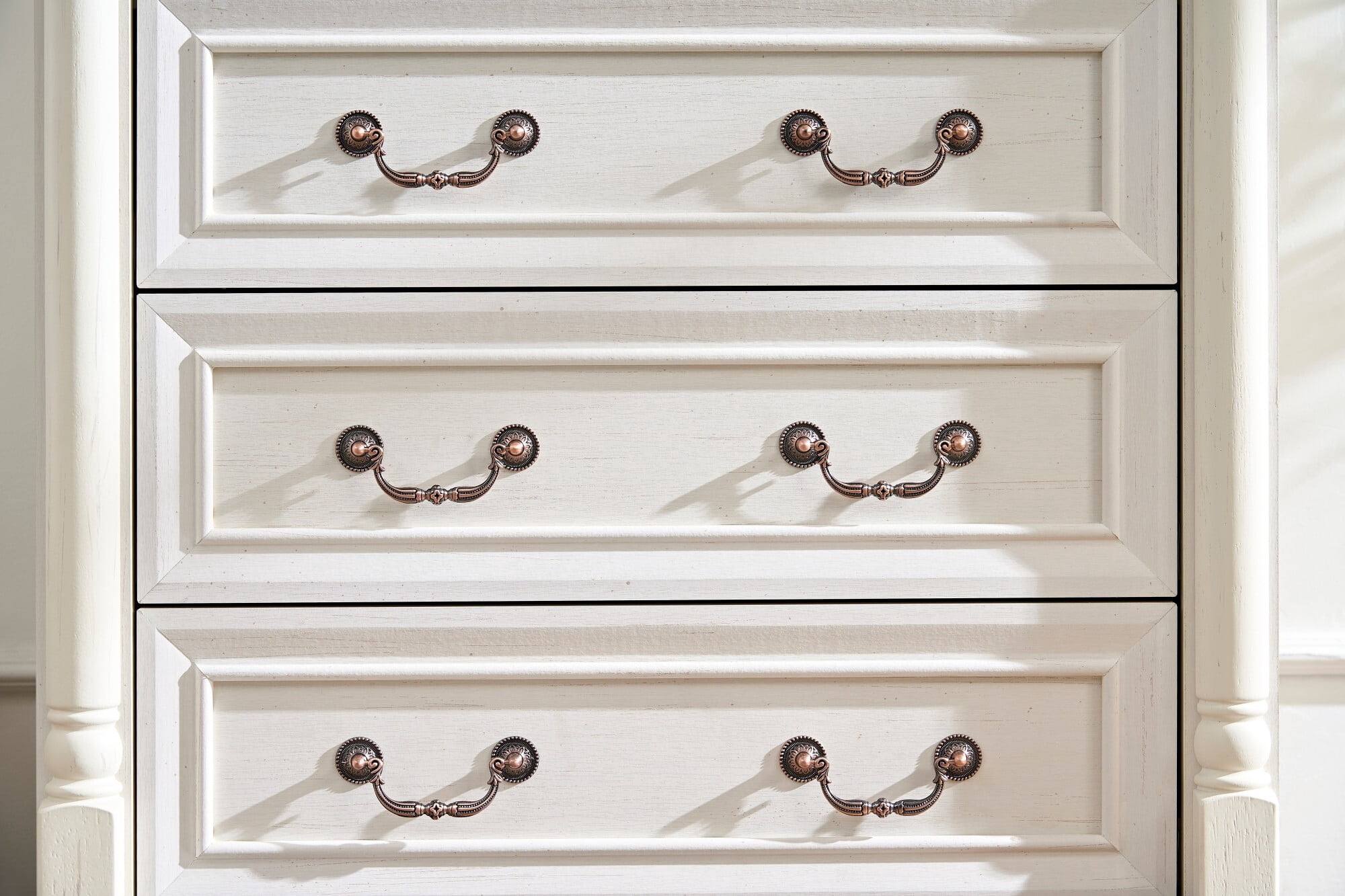 DEALTOPS 5-Drawer Farmhouse Dresser, Vertical Storage Chest with Solid Wood Columns, Shabby Chic Cabinet, White
