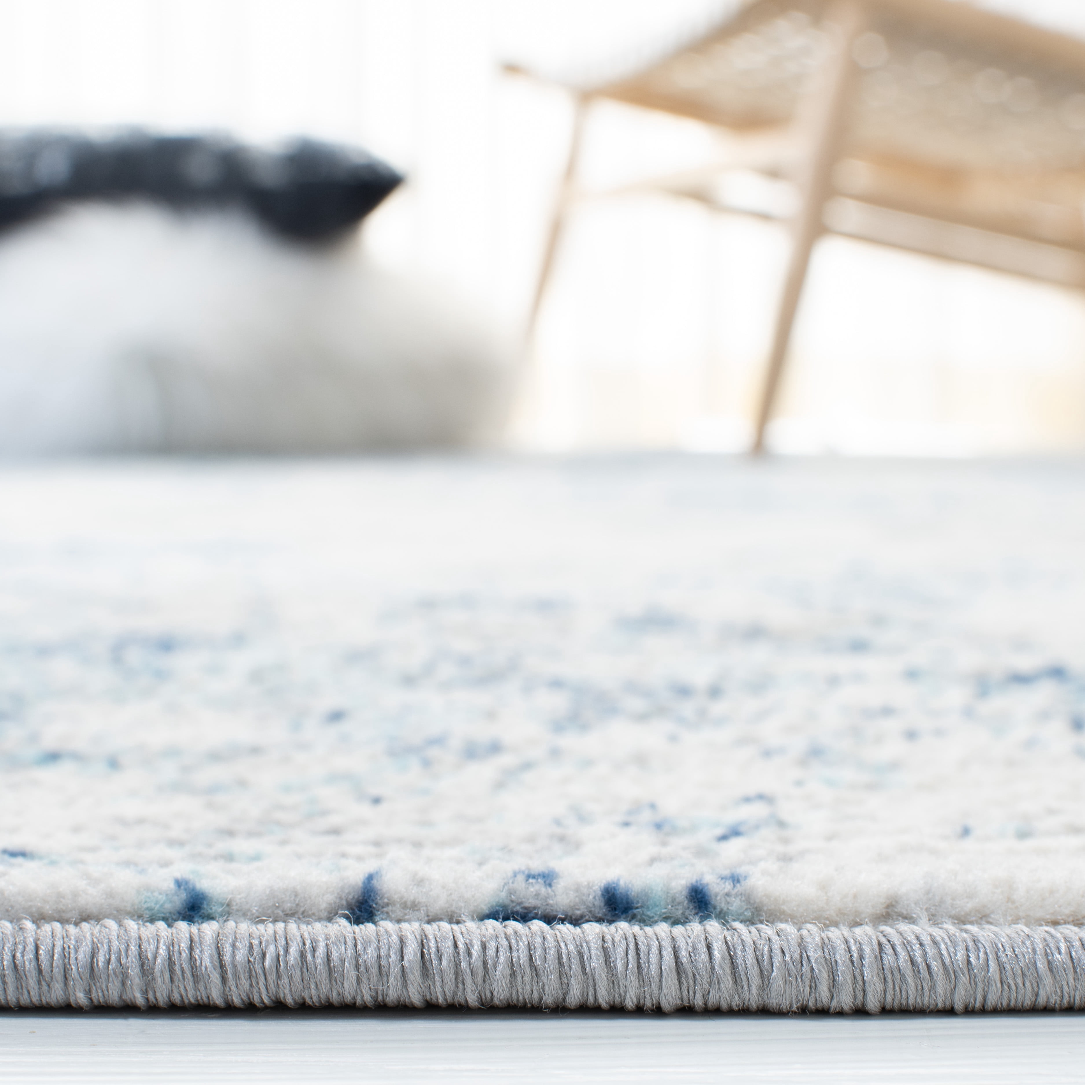 SAFAVIEH Brentwood Ainslee Abstract Area Rug, Ivory/Navy, 5'3" x 7'6"