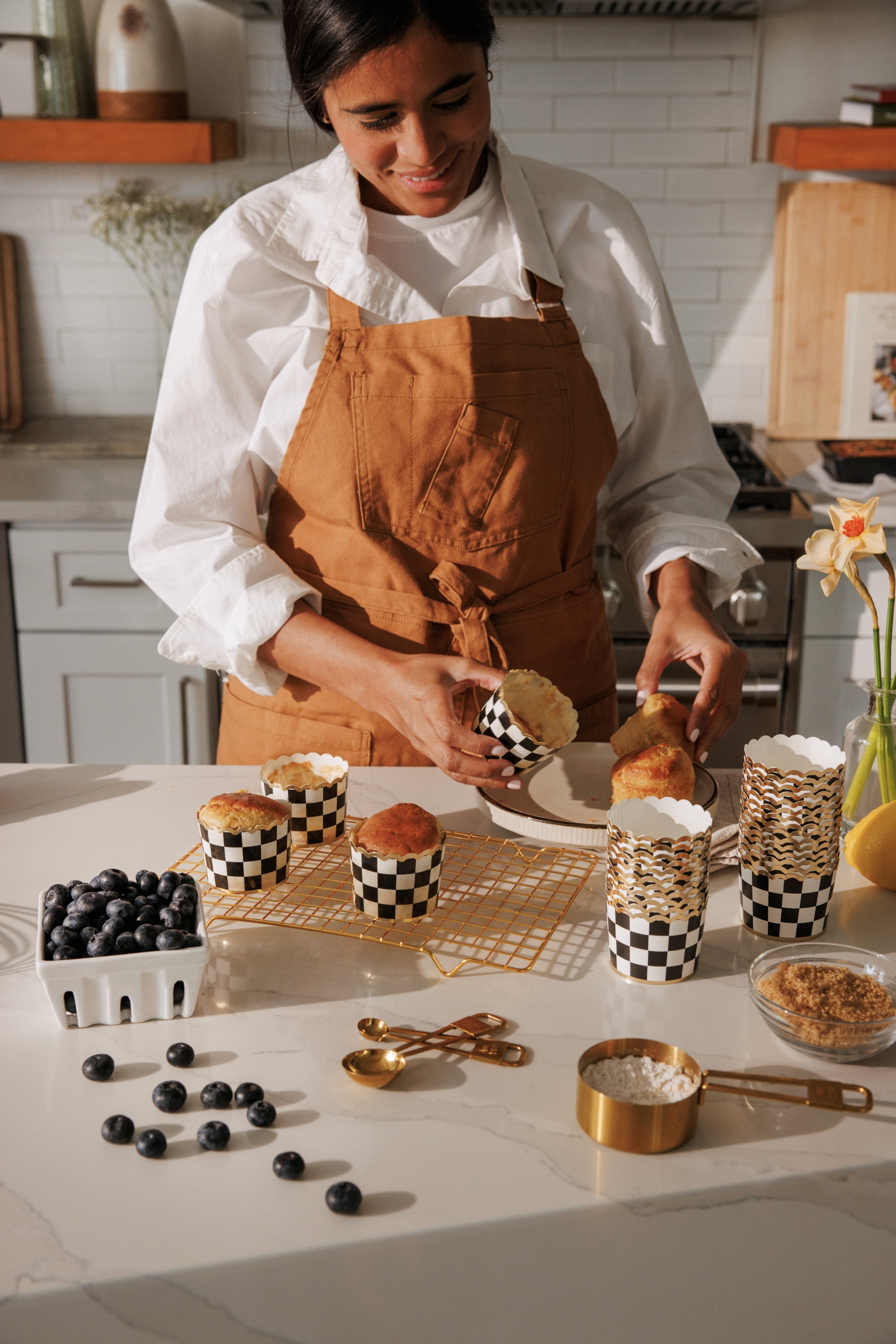 Thyme & Table 30-Piece 5 Oz Paper Baking Cups, Black Checkered