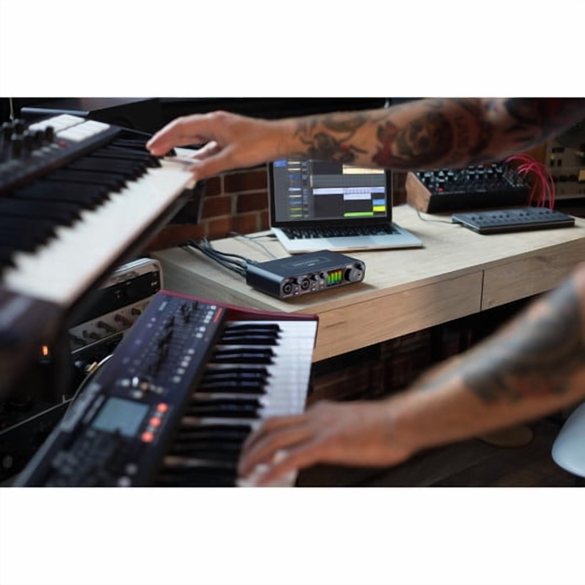 MOTU M4 USB-C Audio-MIDI Interface Bundle