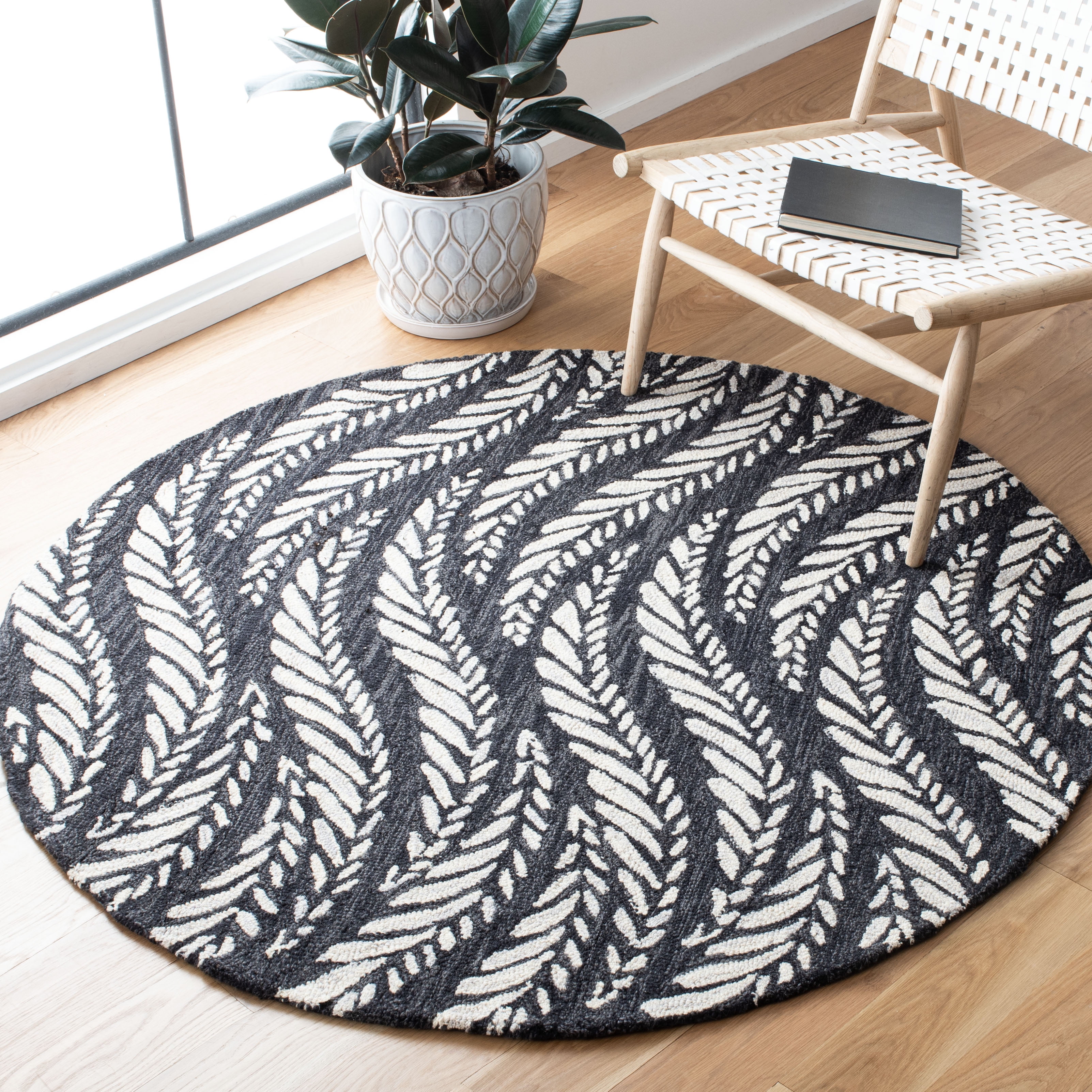 SAFAVIEH Micro-Loop Daffodil Leaves Area Rug, Charcoal/Ivory, 5' x 5' Round