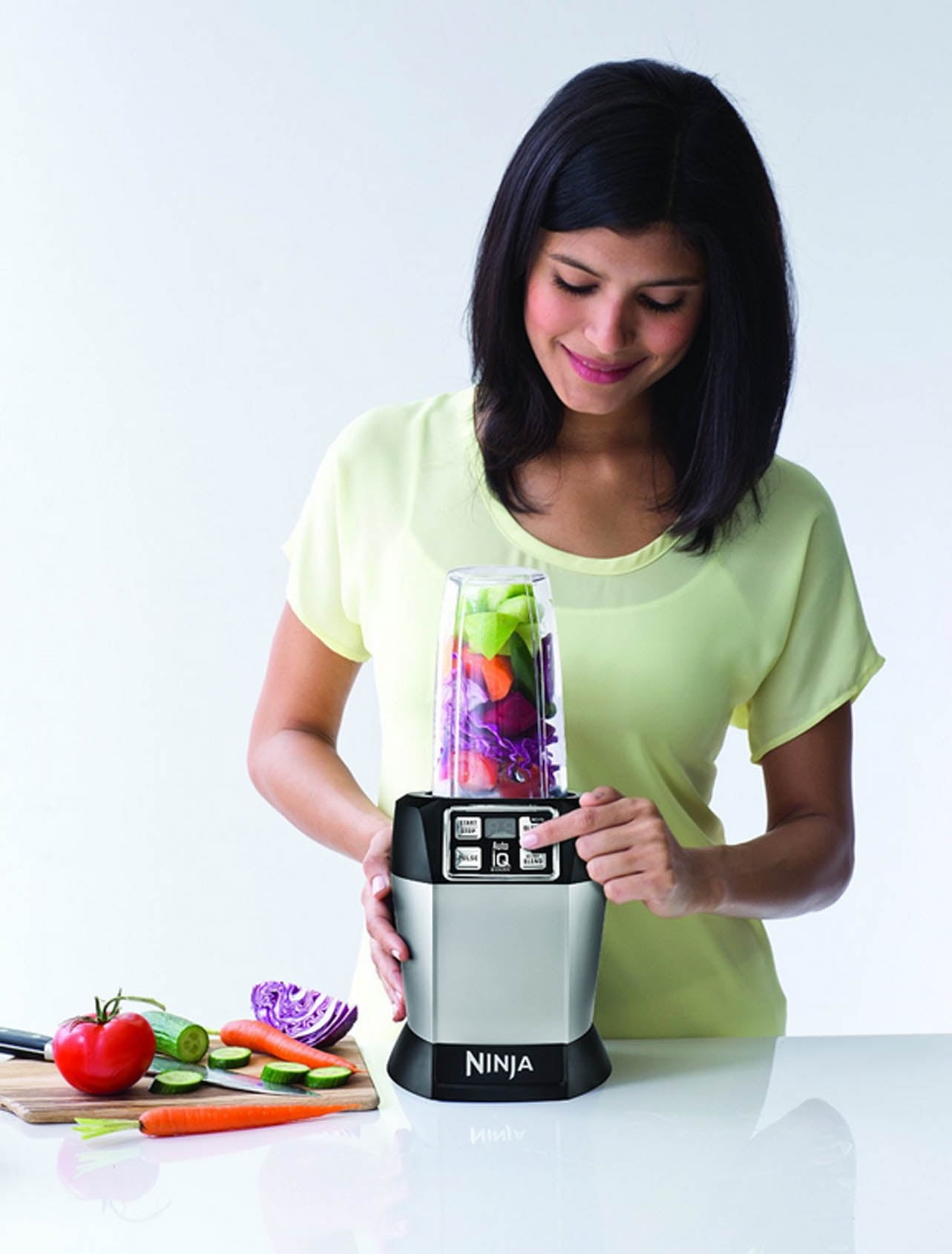 Ninja BL480D Nutri 1000 Watt Auto-IQ Base for Juices, Shakes & Smoothies  Personal Blender, 18 and 24 Oz, Black/Silver 