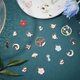 thumbnail image 4 of 1 caja de 42 colgantes de aleación de esmalte de colores surtidos, 21 estilos, chapados en oro, con forma de abanico, flor de Sakura, gato, planos y redondos, estilo japonés., 4 of 9