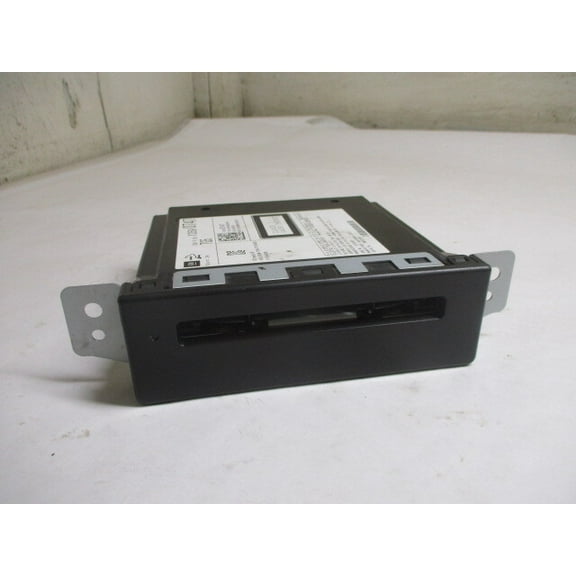 Pre-Owned Chevrolet Silverado 1500 2500 Single Disc CD Player OEM LKQ - Verify Specific Vehicle Fitment In Description - (Good)