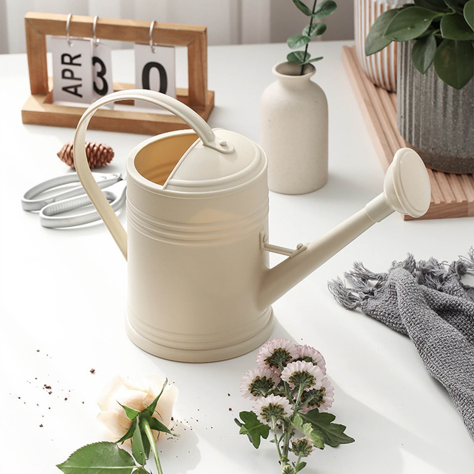 Watering Cans for House Garden Flower, Long Spout Water Can for Outdoor Watering 2 Gallon