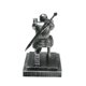 thumbnail image 2 of Portalápices Armor Knight con accesorio de espada en posición de rodilla Tema medieval, 2 of 5