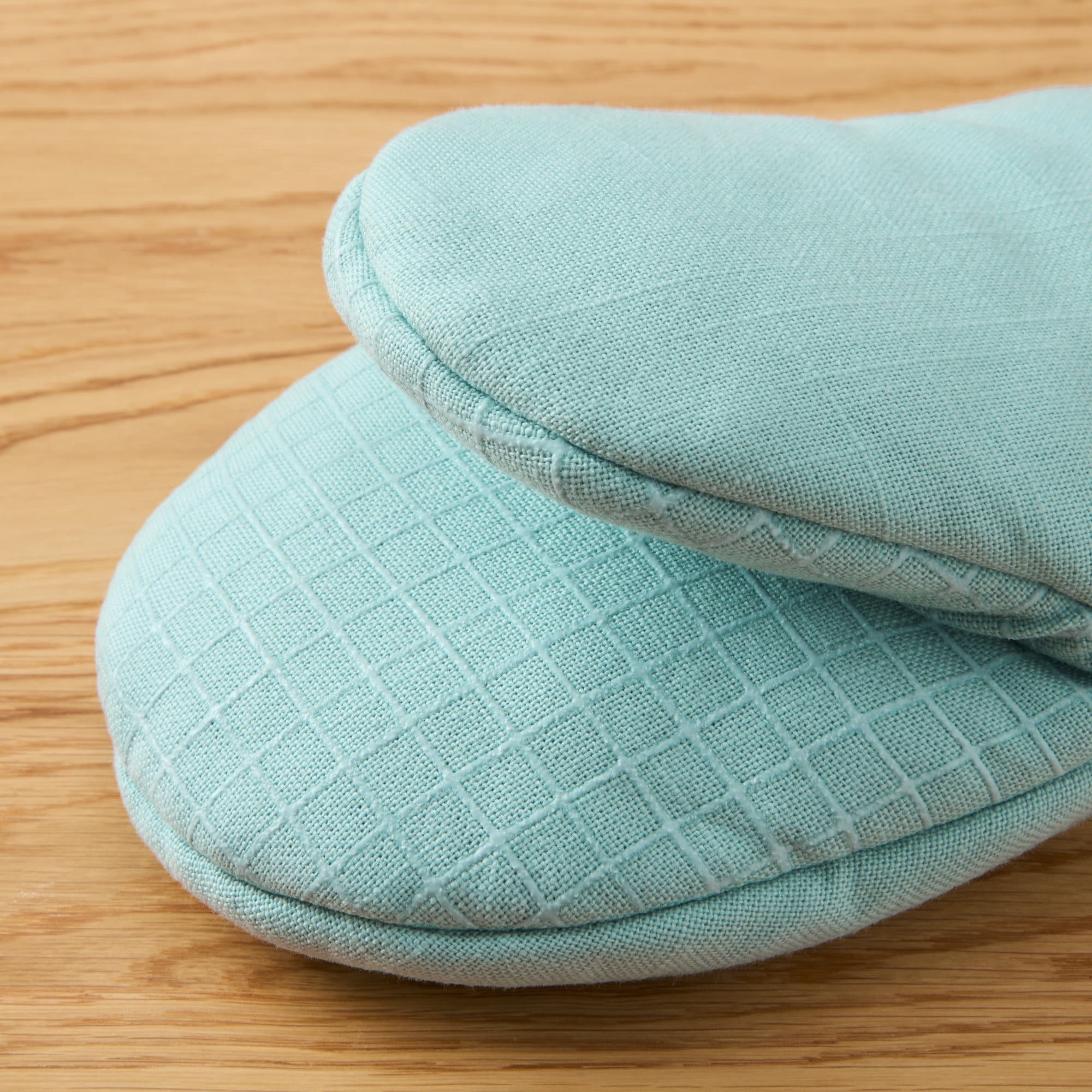 KITCHENAID Gourmet Series Gridlines Mini Oven Mitts 2-Pack Set, Heat Resistant up to 600°F, Soft Silicone Grip, Magnetic Cuff, Mineral Water Aqua, 5.5"x9"