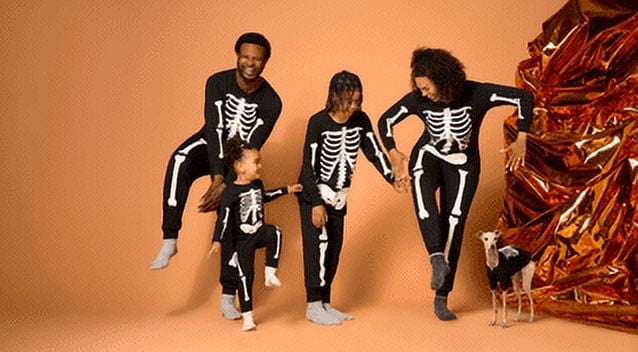 Halloween Men’s Family Matching Pajamas Glow In The Dark Skeleton Set by Way to Celebrate, 2-Piece, Sizes S-3XL