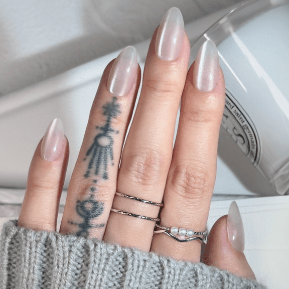 Ellie Vincy Press On Glue On Nails – White Shine | Short Almond Shape, 30 Piece Set with Glue and Sticky Tabs, 15 Sizes