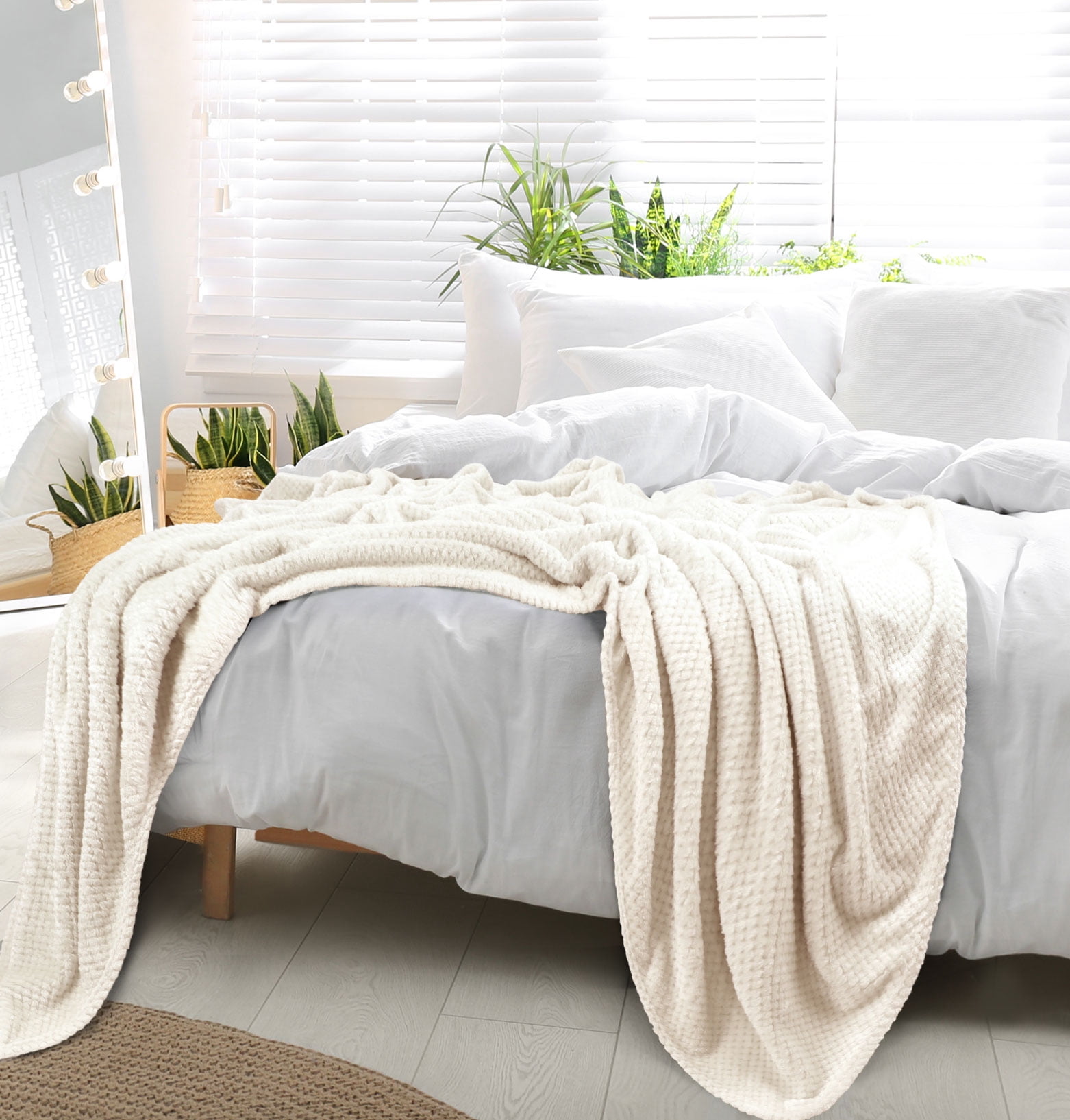 REGALWOVEN Luxury Fleece Bed Blanket Woven Mesh Beige 78"x90"