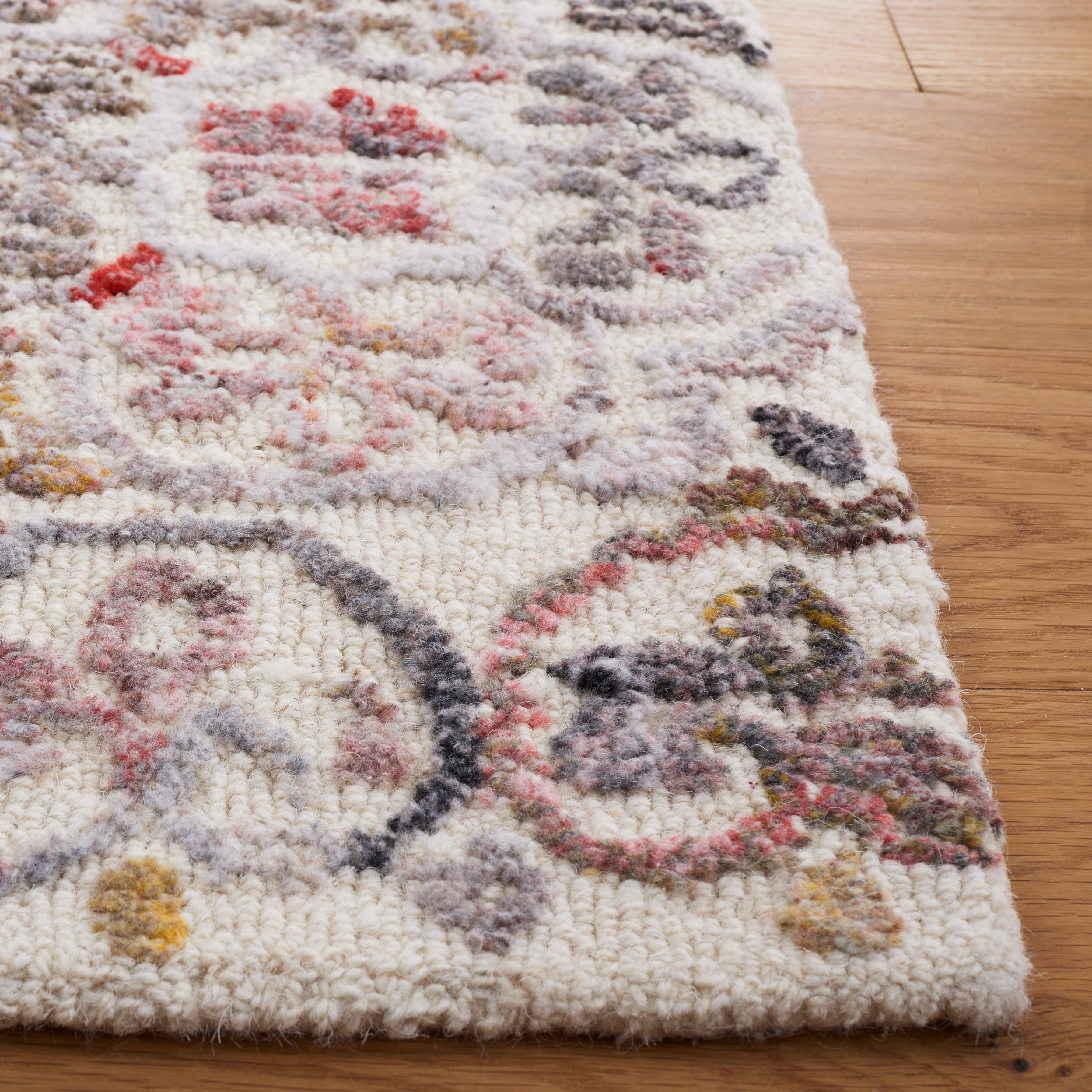 SAFAVIEH Metro Tama Medallion Area Rug, Ivory/Red, 5' x 8'