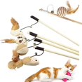 thumbnail image 1 of Juego de juguetes interactivos para gatos con plumas, 5 palos de madera natural, 5 juguetes de peluche diferentes, plumas naturales, juguetes de peluche y cuerda elástica (pregunta aleatoria), 1 of 5