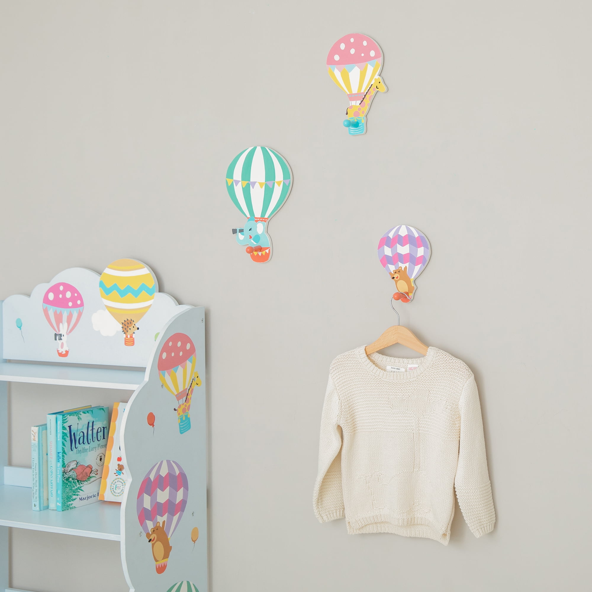 Fantasy Fields Hot Air Balloons, Decorative Wall Pegs x3