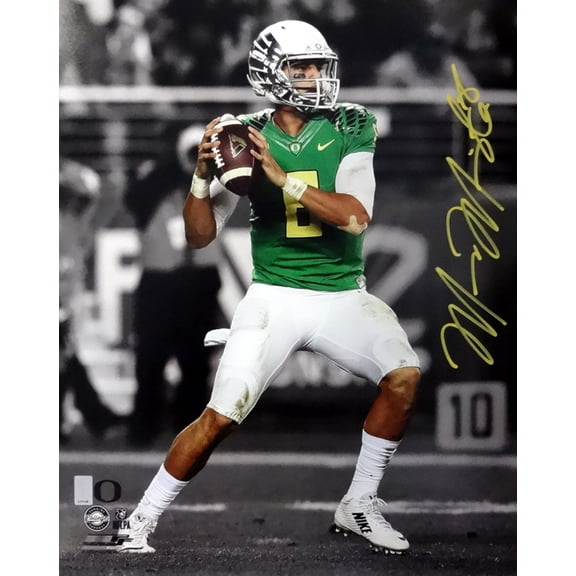 Marcus Mariota Autographed 16x20 Photo Oregon Ducks MM Holo 89224
