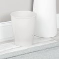 thumbnail image 2 of Bote de basura mDesign Fyfe Collection, 4,73 L, plástico, color blanco, 2 of 4