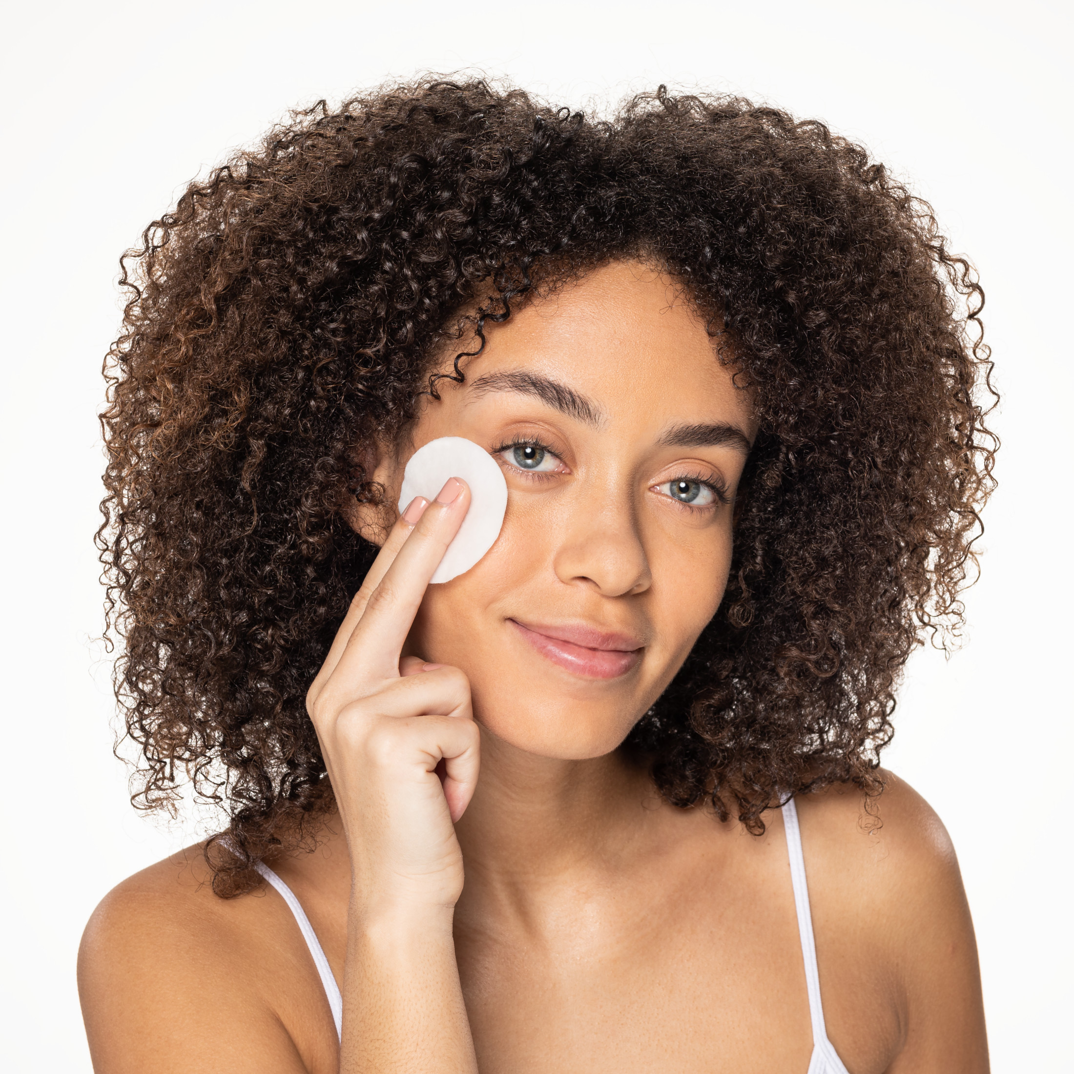 Neutrogena Oil-Free Liquid Eye Makeup Remover Solution, 3.8 fl. oz - image 3 of 8