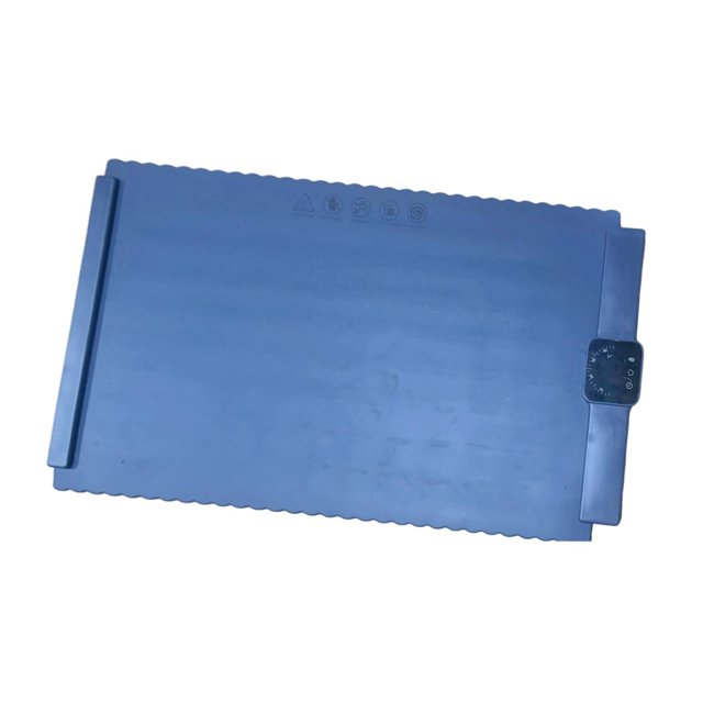 almohadilla calefactora rápida para calentar platos, mantiene la comida caliente, alfombrilla eléctrica para calentar alimentos, bandeja para calentar azul vista cenital de alfombrilla térmica de silicona rectangular 66 x 39 cm con bordes ondulados y módulo de control lateral con botones; mantiene comida caliente 1–4 horas, capacidad para hasta 6 platos, adecuada para bufés y reuniones.