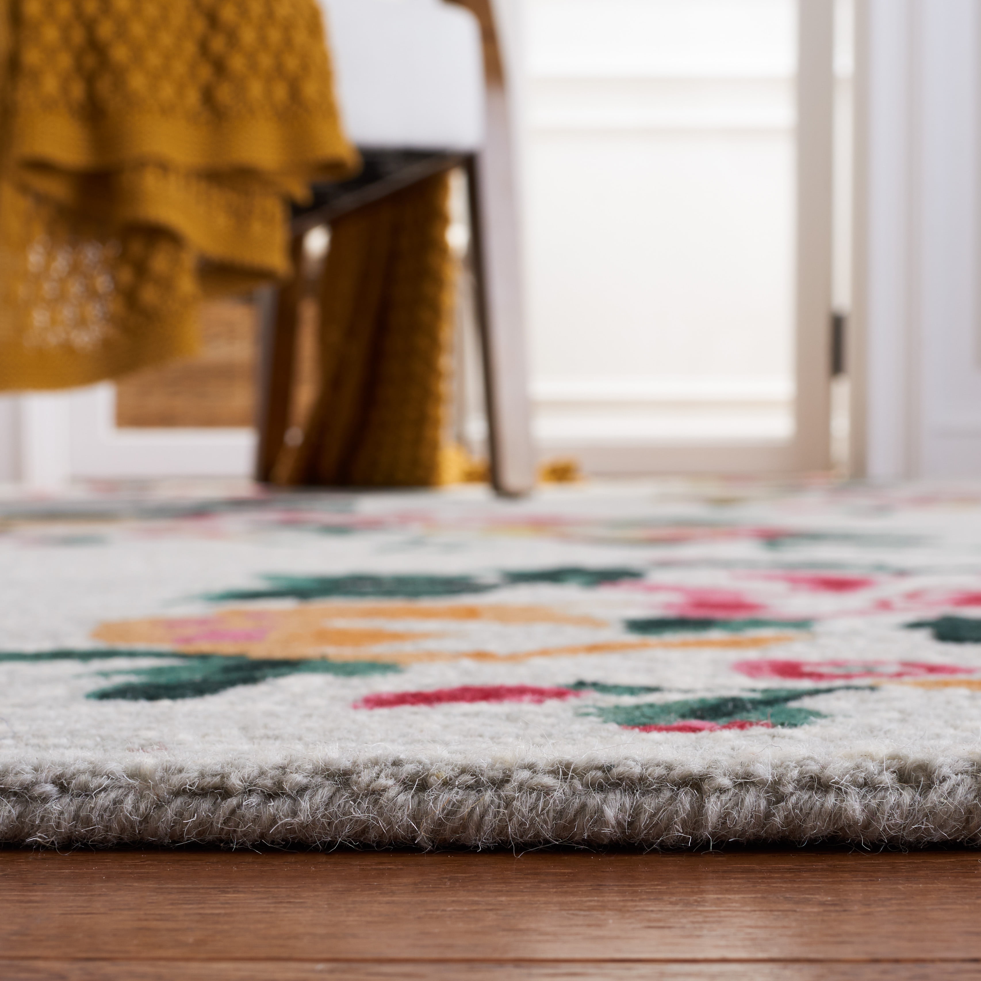 SAFAVIEH Jardin Alayna Floral Wool Area Rug, Ivory/Red, 4' x 6'