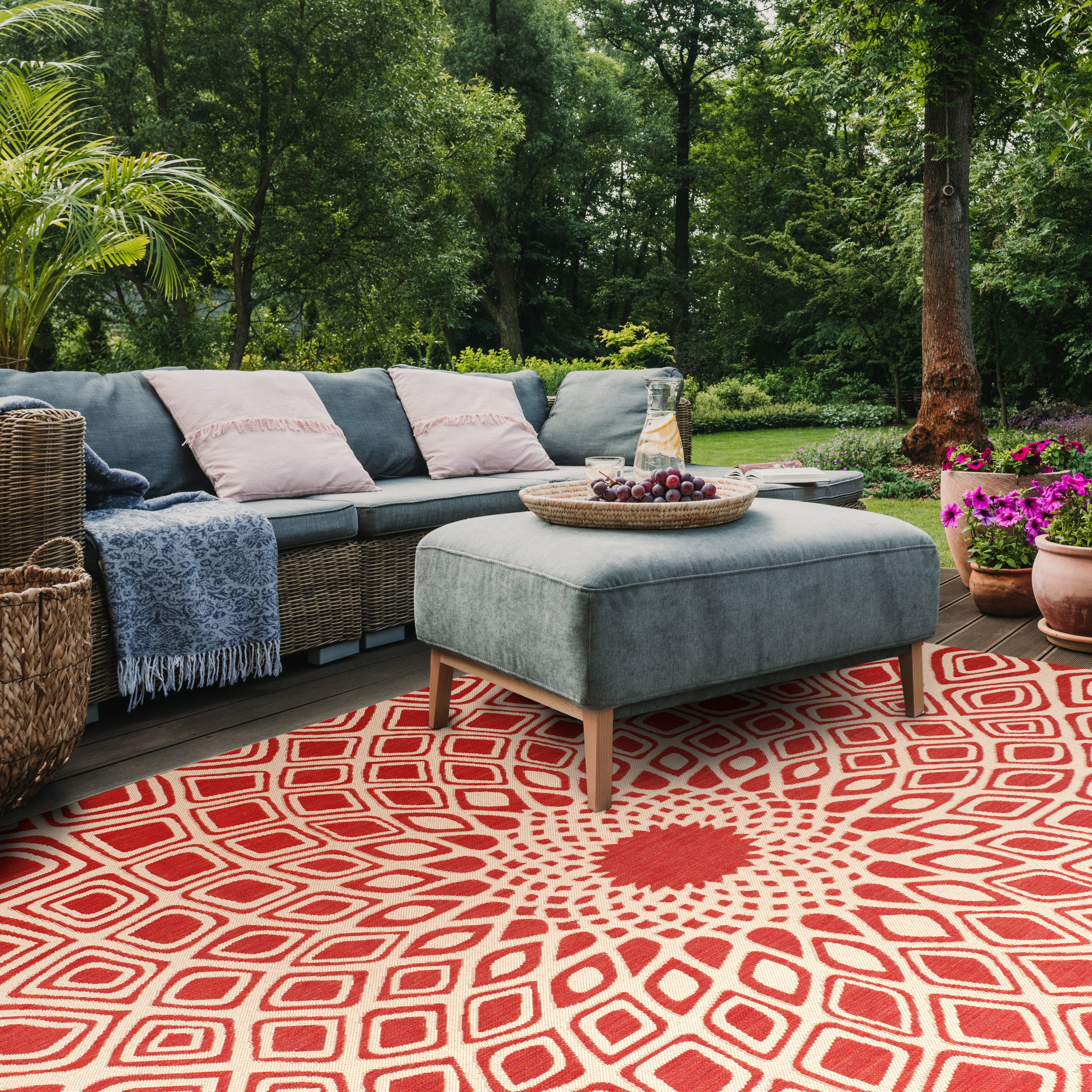 SAFAVIEH Courtyard Thane Nautical Indoor/Outdoor Area Rug, 5'3" x 7'7", Red/Beige