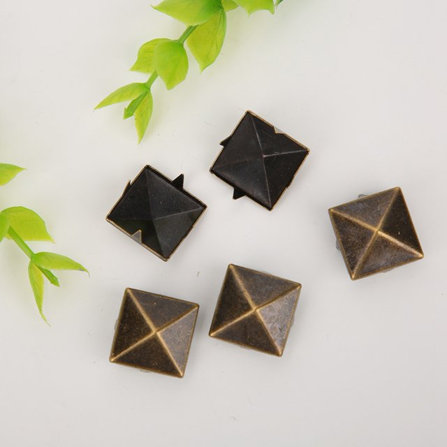100pcs Rivets, Square Pyramid Punk Rivets for Bracelets, Clothing, Handbag Leather Rivet Punk Rivet with 4 Claw Metal Studs