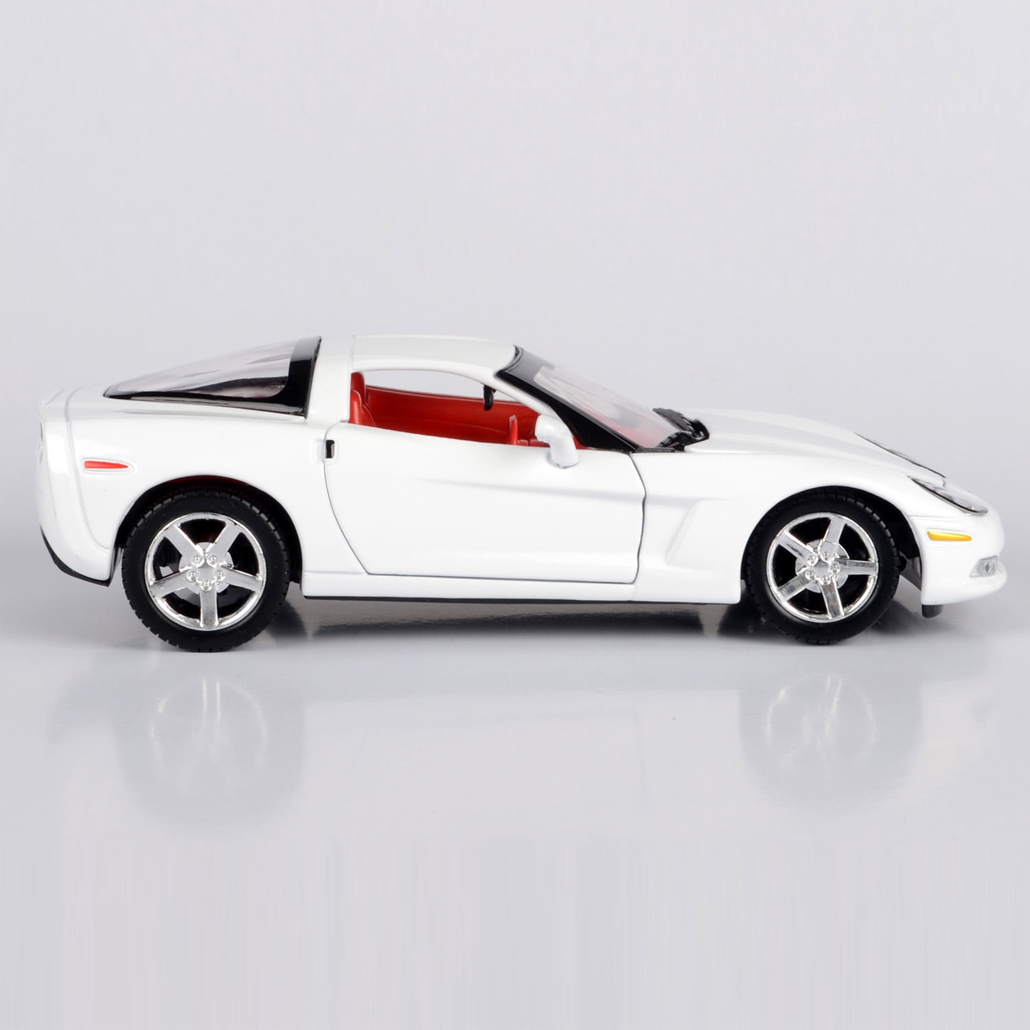 1:24 Die Cast Motormax 1985 Corvette Convertible 4th Generation
