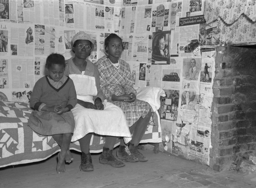 Descendants Of Slaves, 1937. /Na Former Slave And Her Descendents At