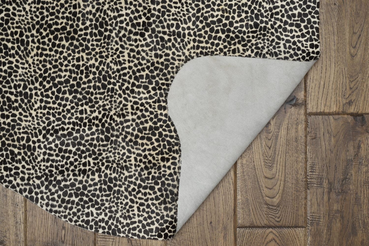 Tapis en Peau de Vache, Bringé Moyen - Pleine Peau