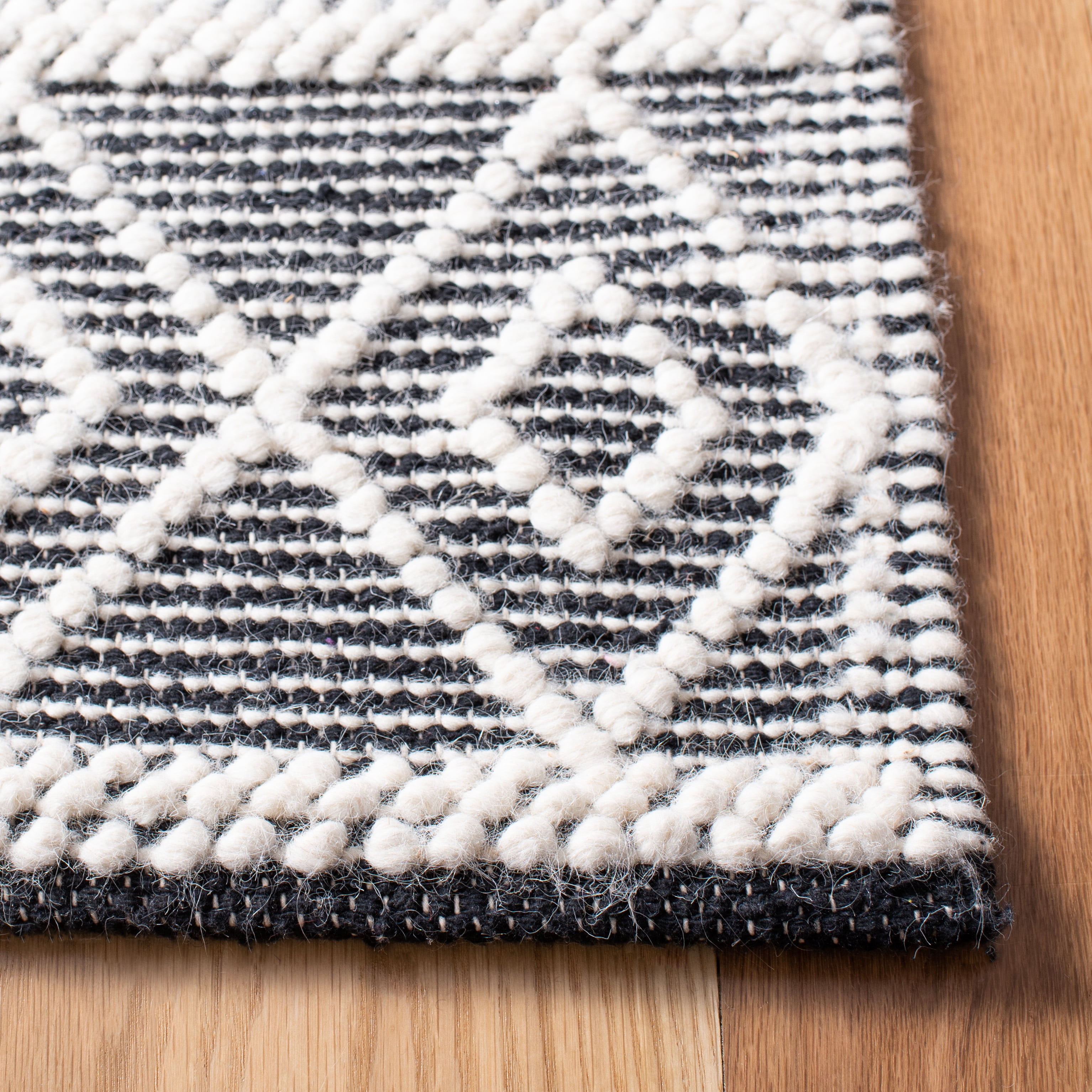 SAFAVIEH Natura Daniel Geometric Area Rug, Ivory/Black, 5' x 8'