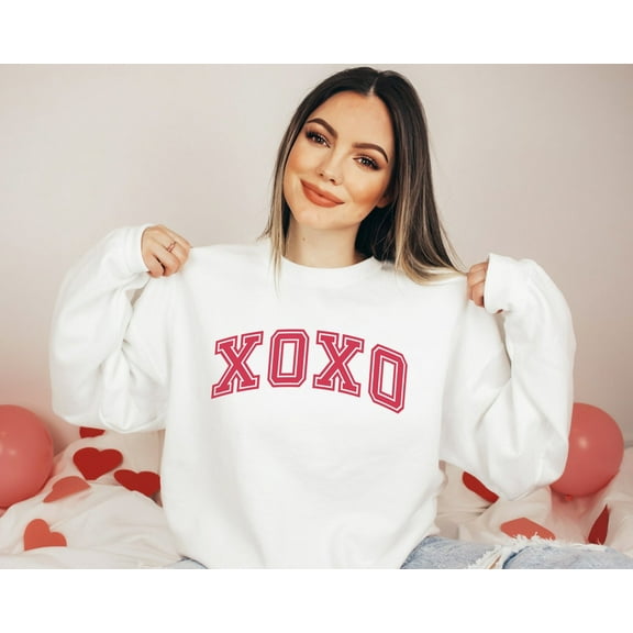 XOXO Varsity Sweatshirt, Womens Valentine's Day Sweatshirt, Valentine Crewneck, Valentine Shirt, Xoxo Shirt, Xoxo Sweater, love sweatshirt TSHIRT All Size S-5XL