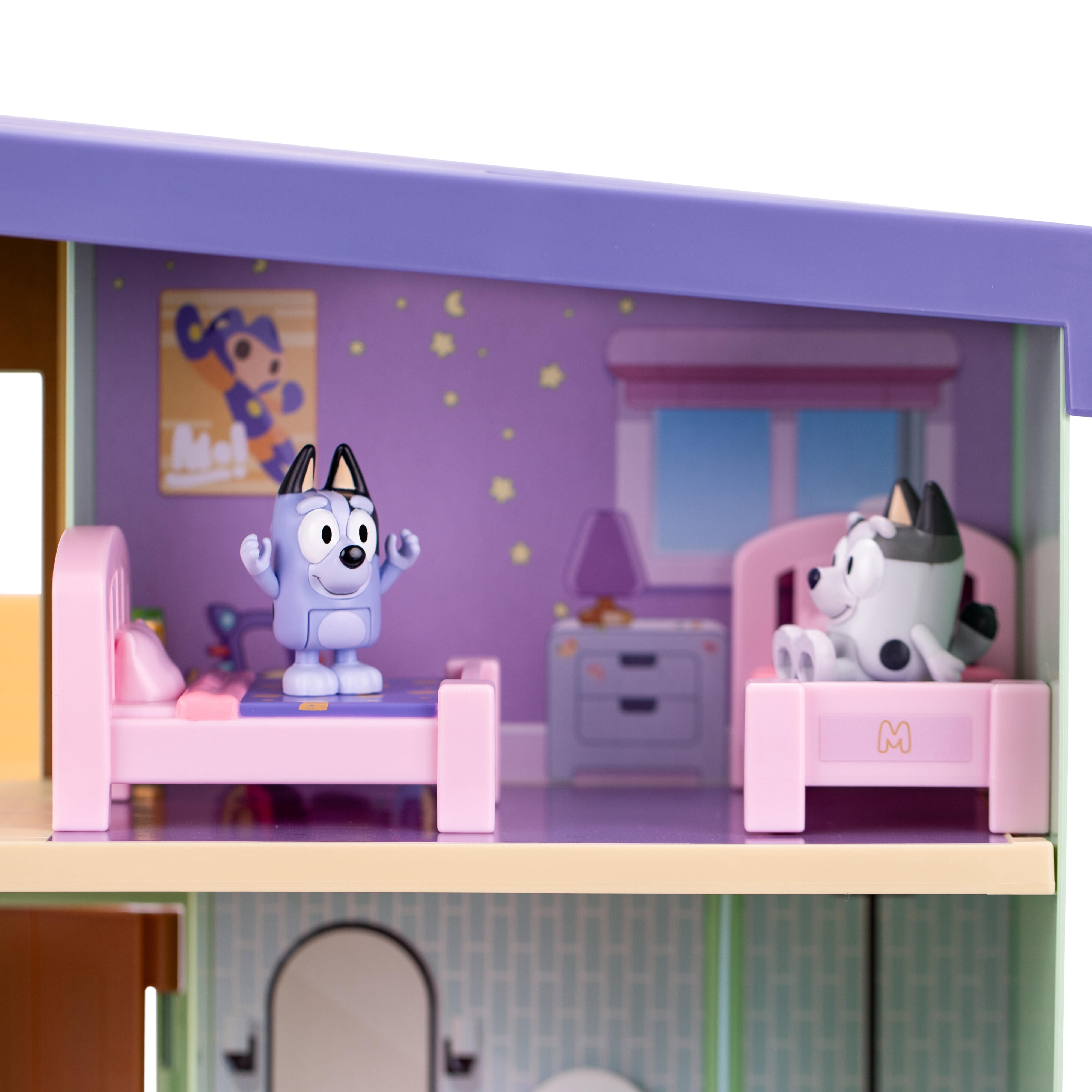 Bluey Muffin’s Home Playset with Over 11 inches Tall and 10 Accessories Including Exclusive Muffin and Socks Figures Ages 3+