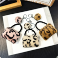 thumbnail image 2 of Llavero con estampado de leopardo para bolso, colgante creativo de peluche de dibujos animados para estudiantes, llavero para coche, colgante de bola de piel, accesorios, 2 of 6