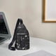 thumbnail image 4 of Bolso de Pecho para Hombre, Bandolera Cruzada, Organizador Tipo Bandolera con Puerto para Auriculares, Bolsa de Viaje Multifuncional, Cartera de Ocio y Negocios, 32 x 17 x 6 cm, 4 of 6