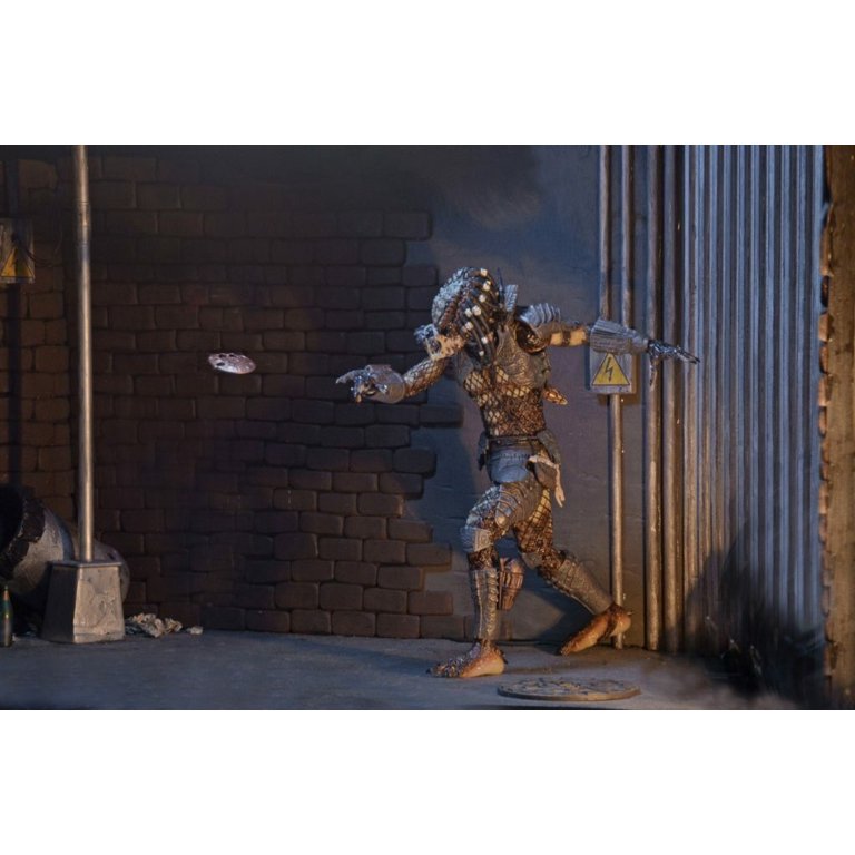 NECA Predator 2: Battle Damaged City Hunter Ultimate with Biomask