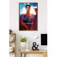 thumbnail image 2 of DC Studios Superman (2025) - Gros plan sur une feuille, 2 of 3